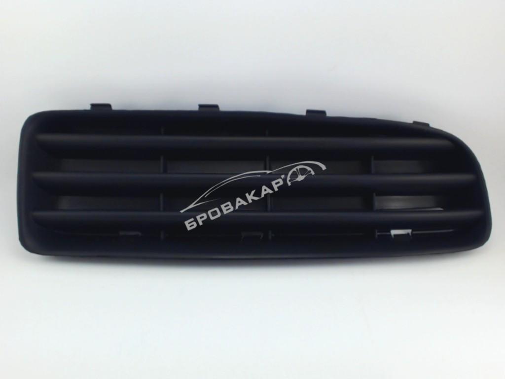 Заглушка перед.бампера Oct.2001г. прав.